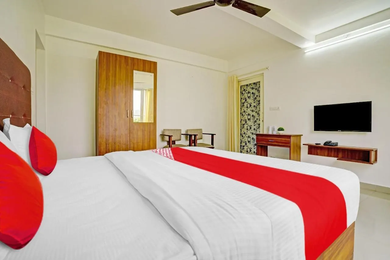 Oyo Flagship 81260 Star Lights Hotel Munnar