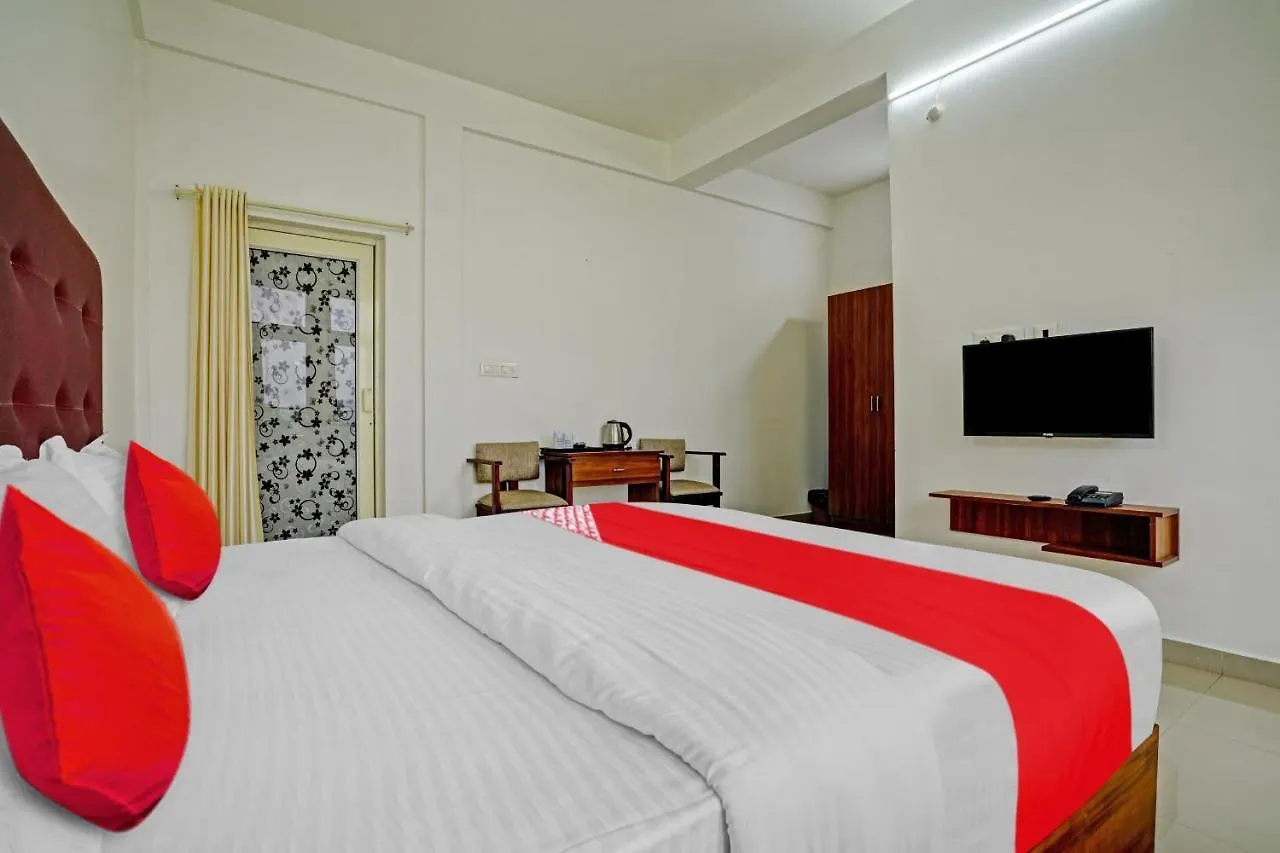 Oyo Flagship 81260 Star Lights Hotel Munnar