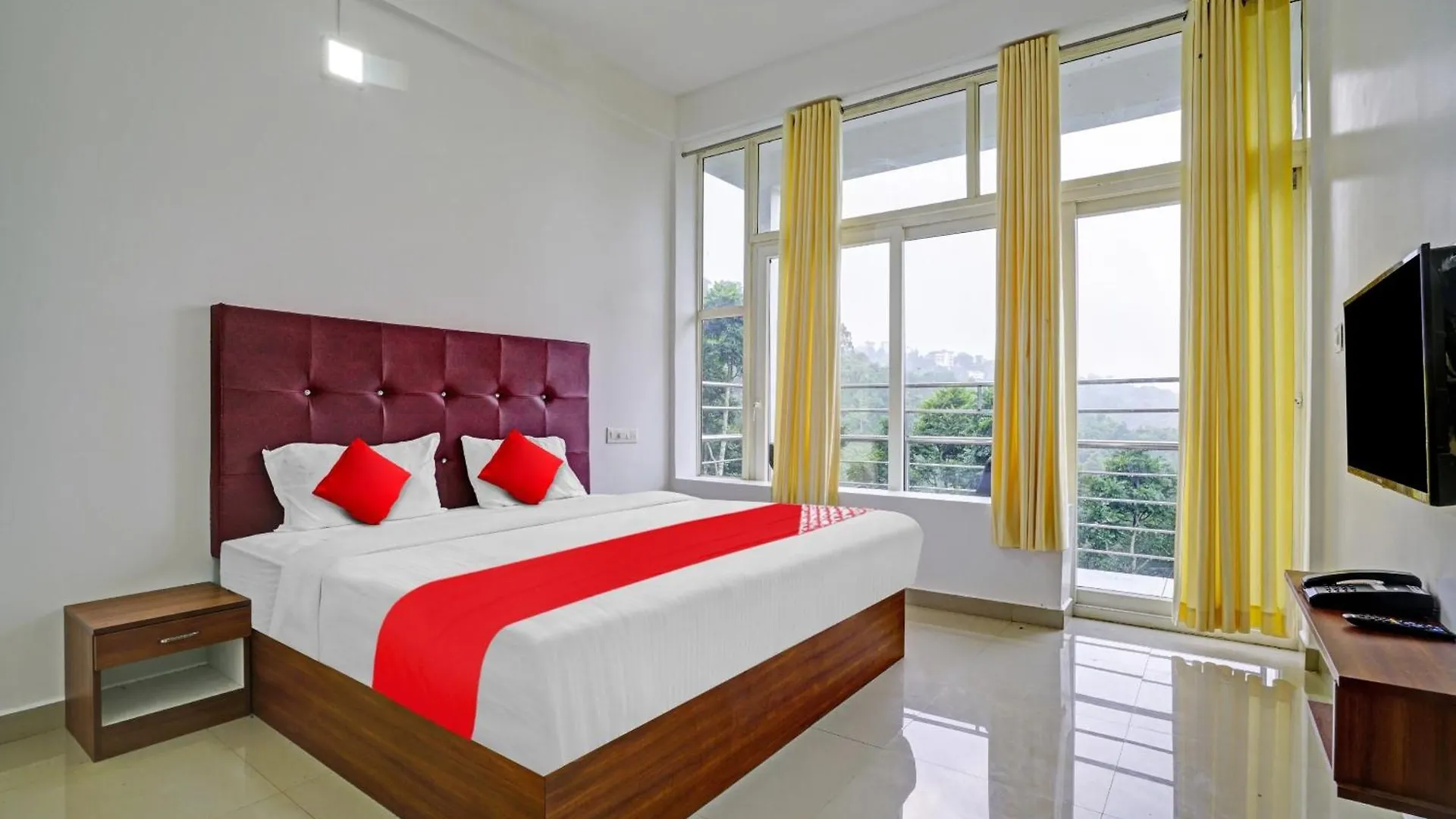 Oyo Flagship 81260 Star Lights Hotel Munnar 3*,