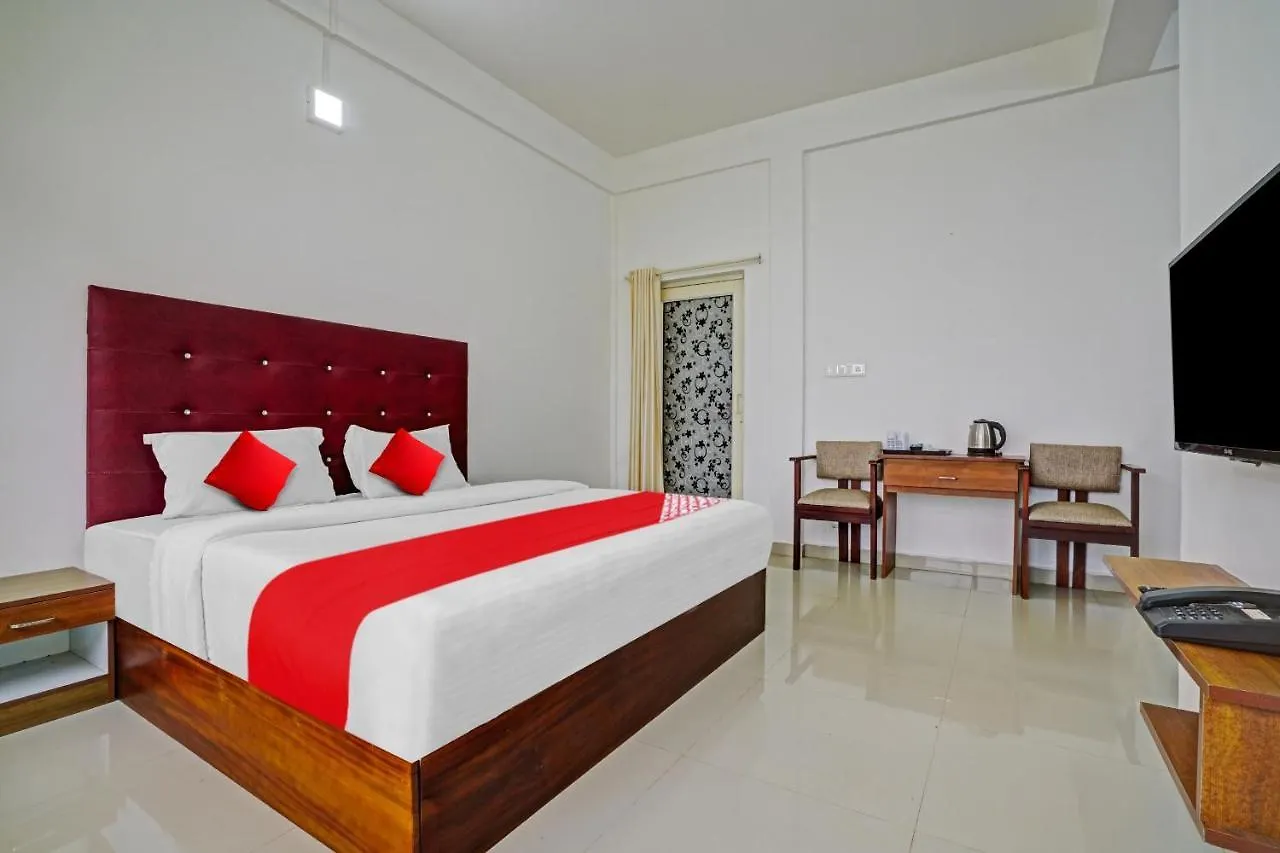 Oyo Flagship 81260 Star Lights Hotel Munnar