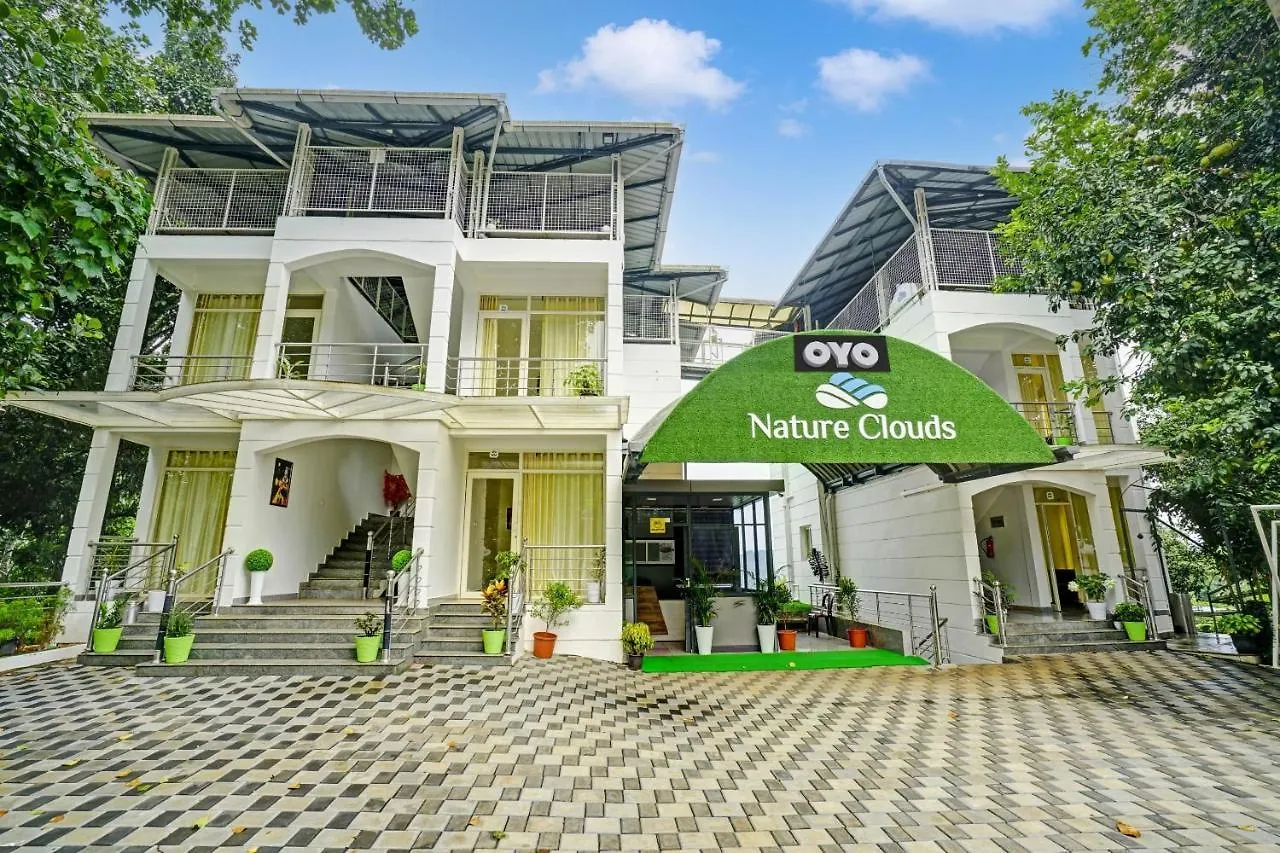 Oyo Flagship 81260 Star Lights Hotel Munnar